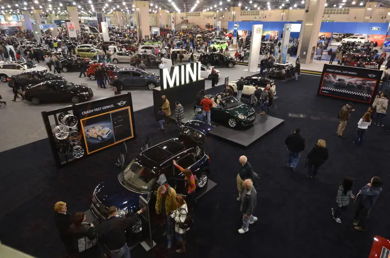 2013-Philadelphia-Auto-Show-Crowd-Shot-5